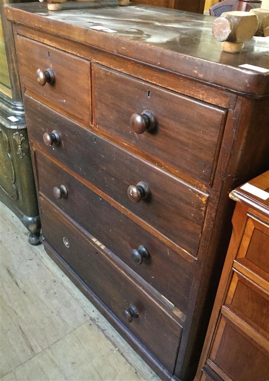 Victorian mahogany chest of drawers(-)